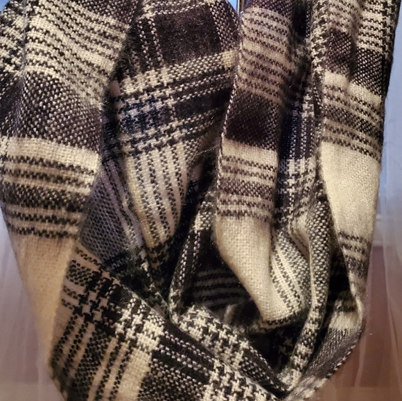Scarf - Picture 2 of 4